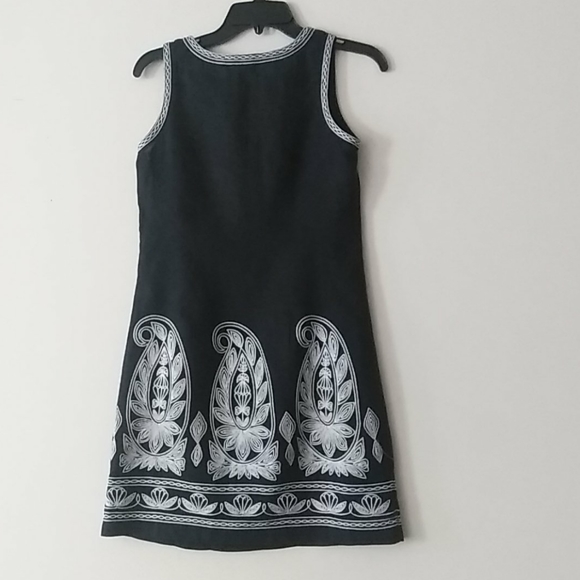 Banana Republic Sleeveless Embroidered Shift Dress - Picture 2 of 3